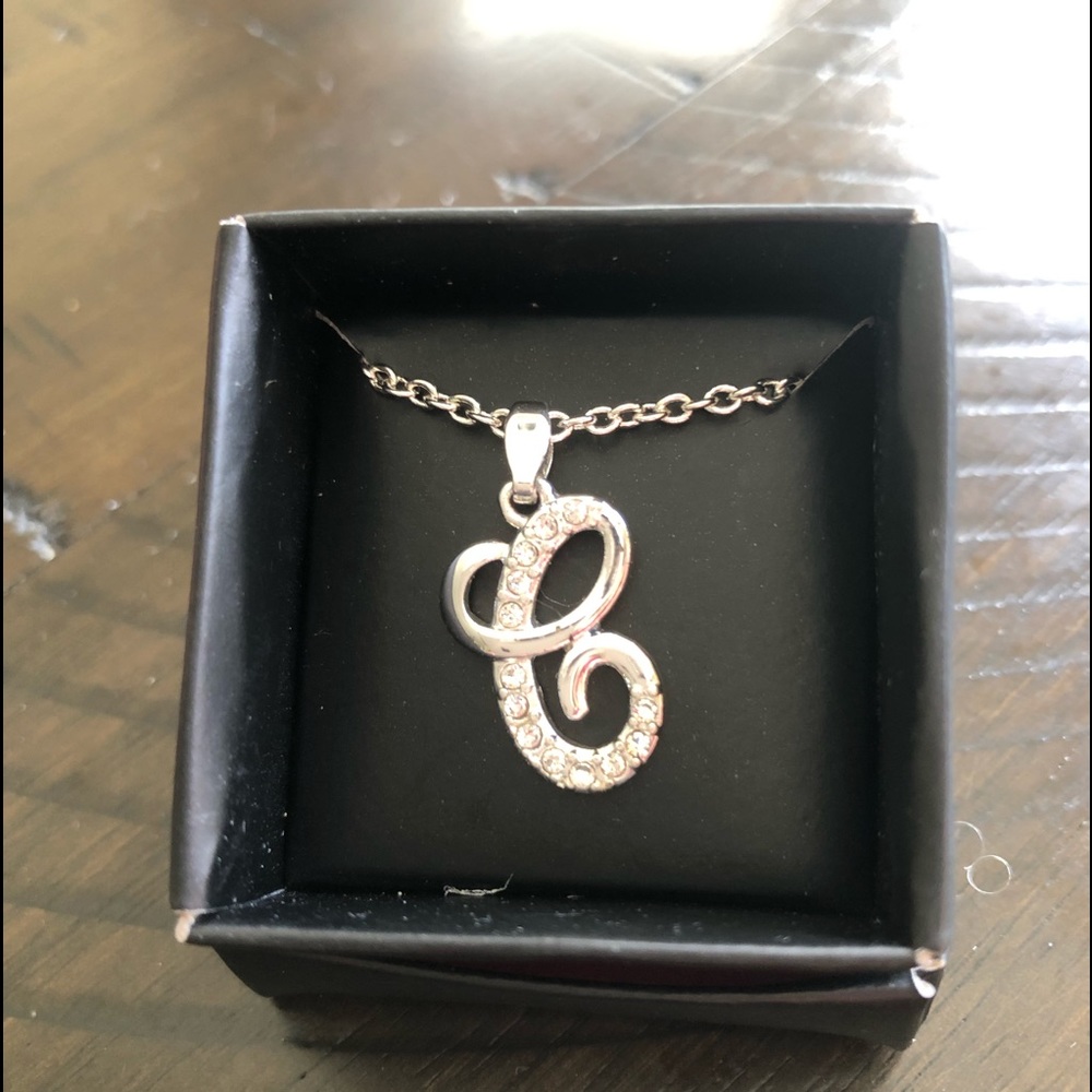 NEW AVON SIGNATURE COLLECTION  “C” NECKLACE